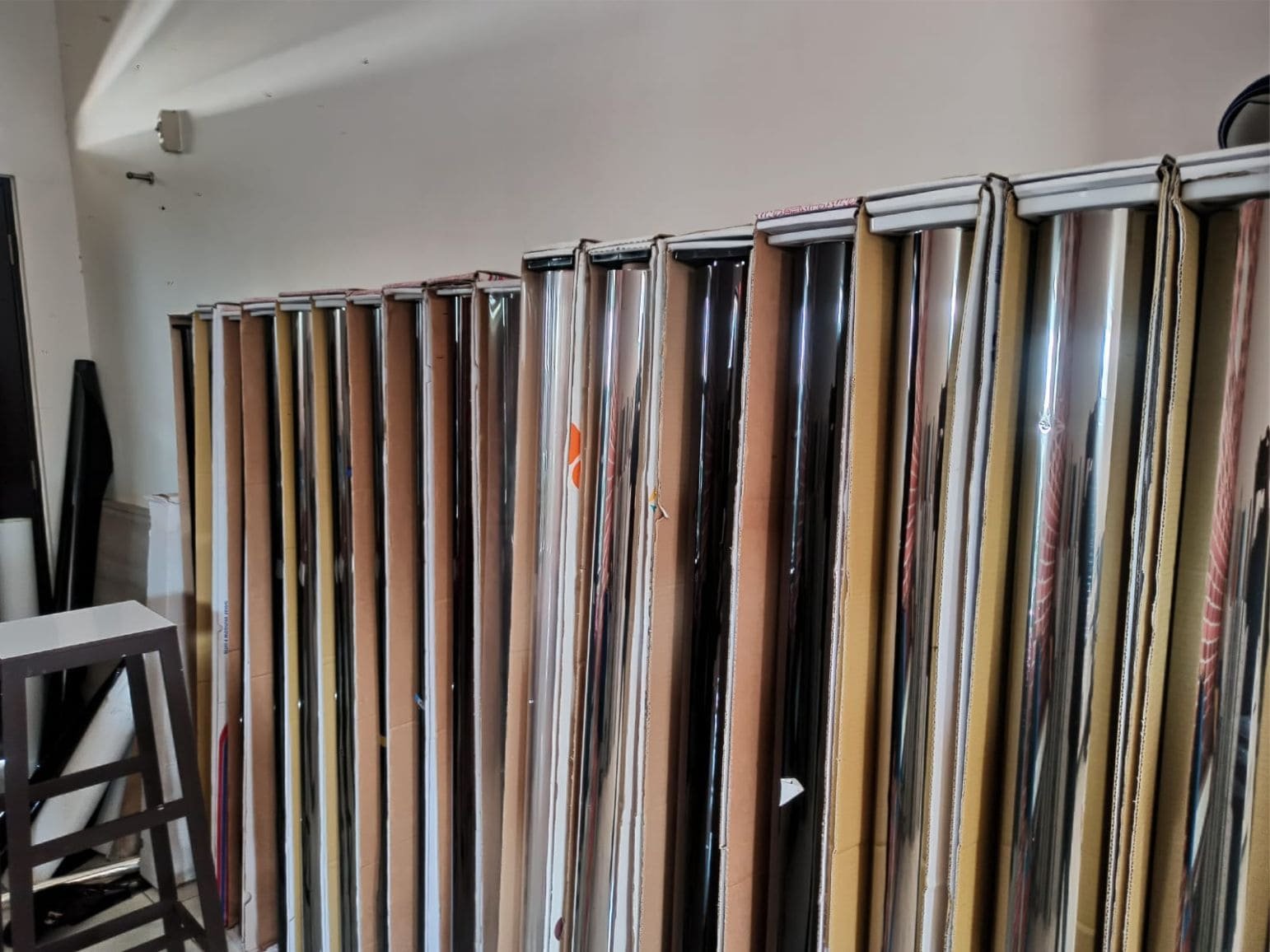 Menyediakan Berbagai Kaca Film